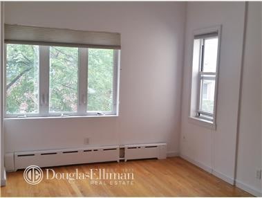 25-77 35th St unit 2, Long Island City, NY 11103 - photo 1
