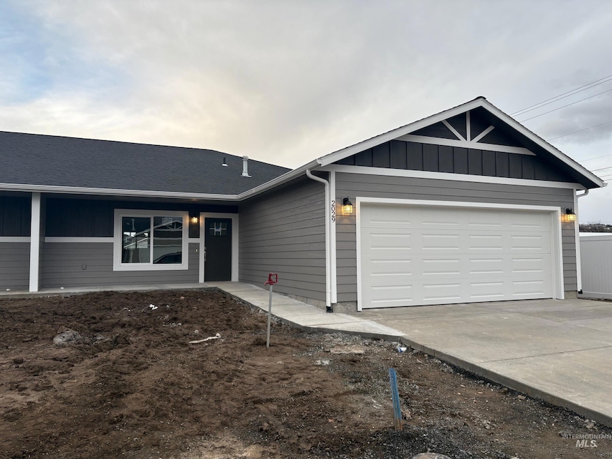1813 Airway Ave, Lewiston, ID 83501 - photo 1