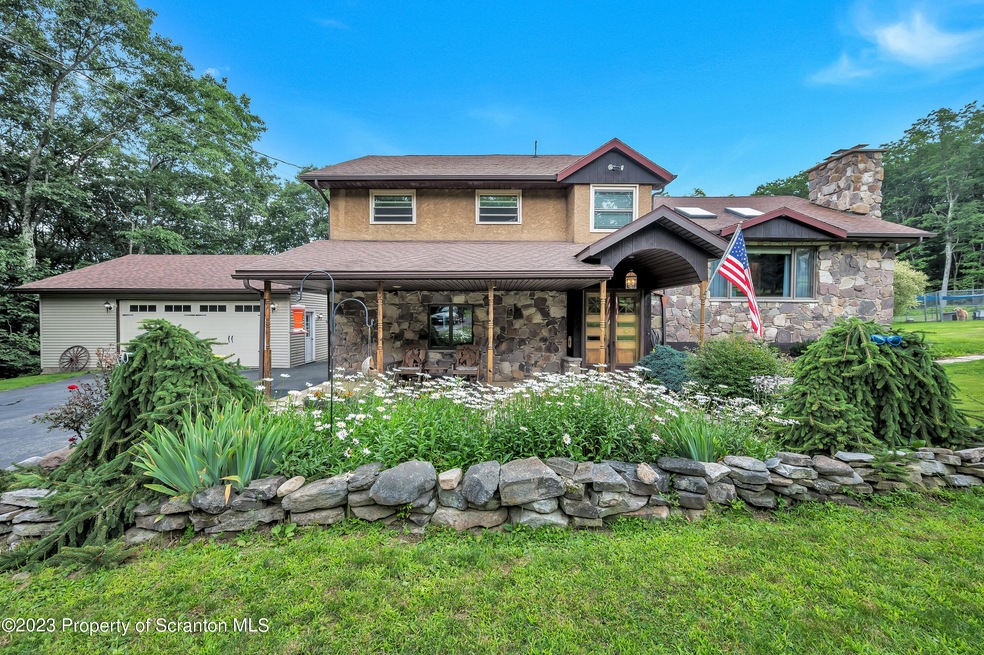 527 Forest Ln, Archbald, PA 18403 - photo 1