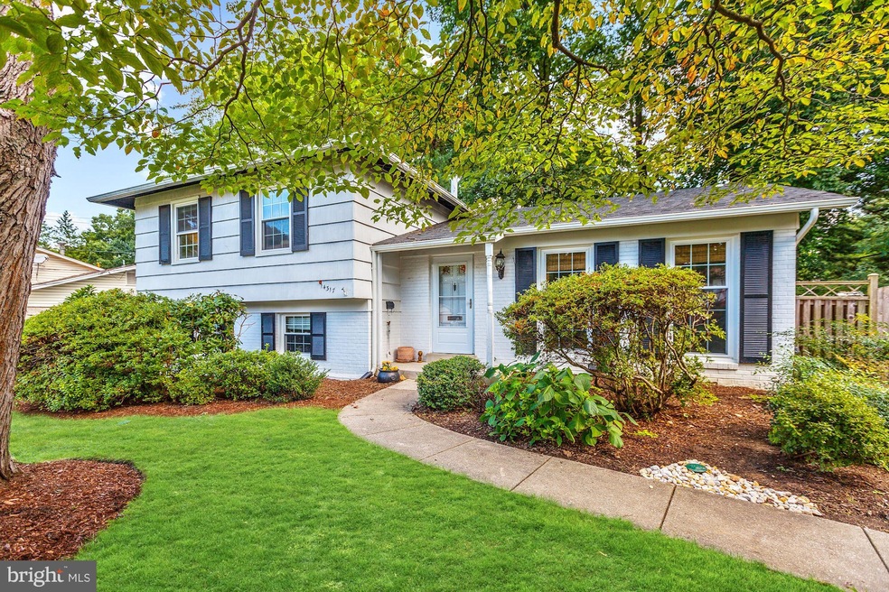 14317 Blackmon Dr, Rockville, MD 20853 - photo 1