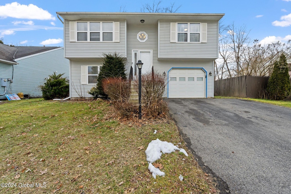 8 Weathercrest Dr, Schenectady, NY 12302 - photo 1