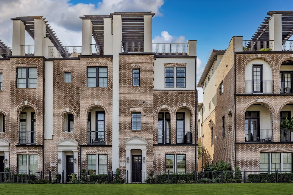 Under Contract $729,900 • Co-Listing Agent