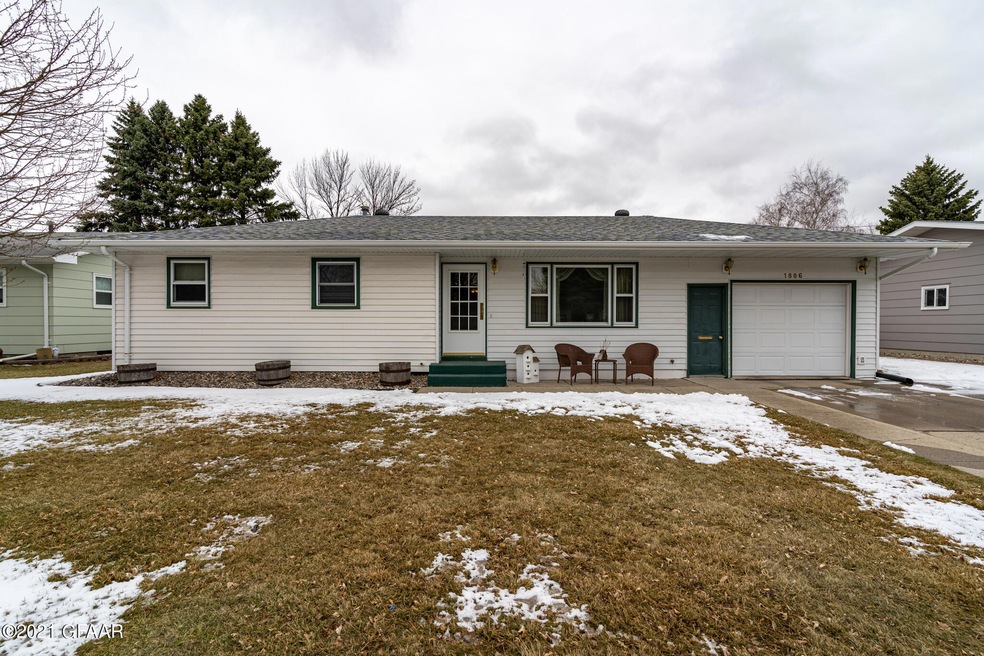 1806 Drees Dr, Grand Forks, ND 58201 - photo 1