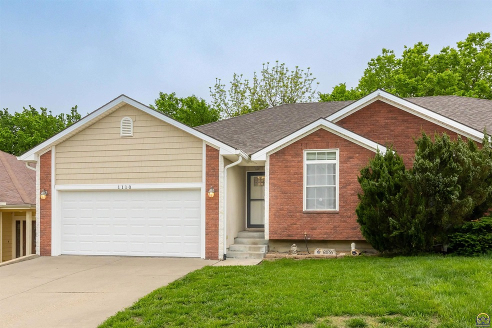 1110 SW Red Oaks Ct, Topeka, KS 66615 - photo 1