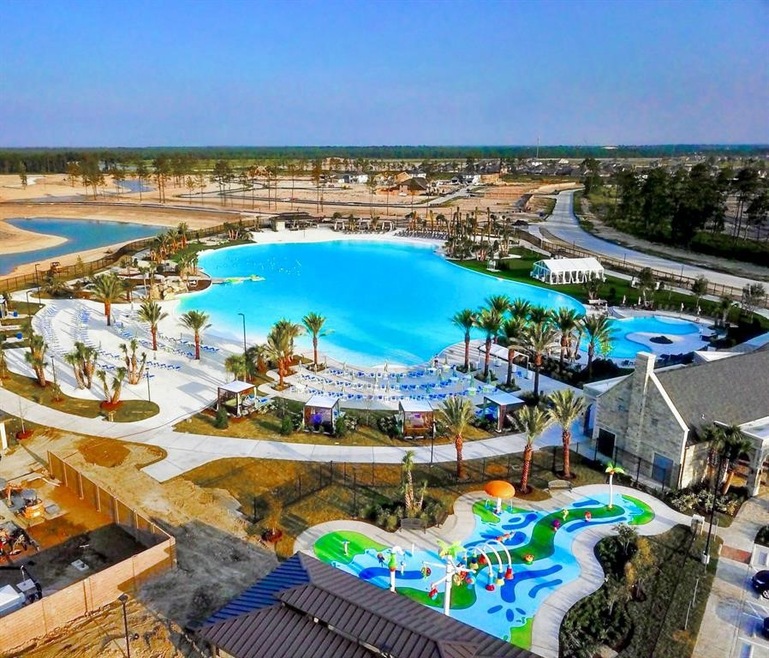 Home located close walking distance from Lagoon