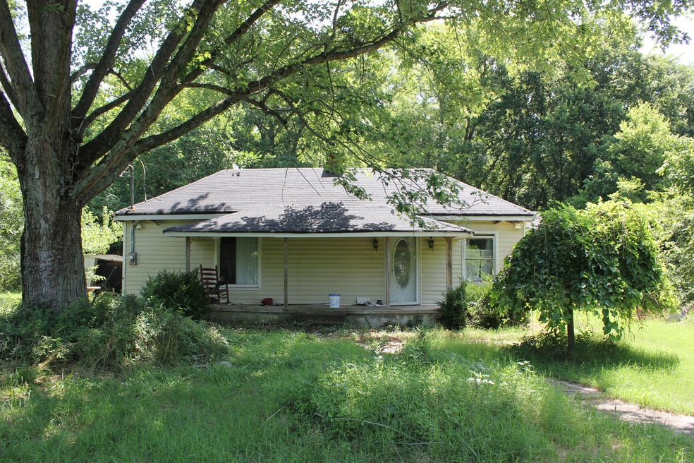 1581 Richardson Rd, Lewisburg, TN 37091 - photo 1