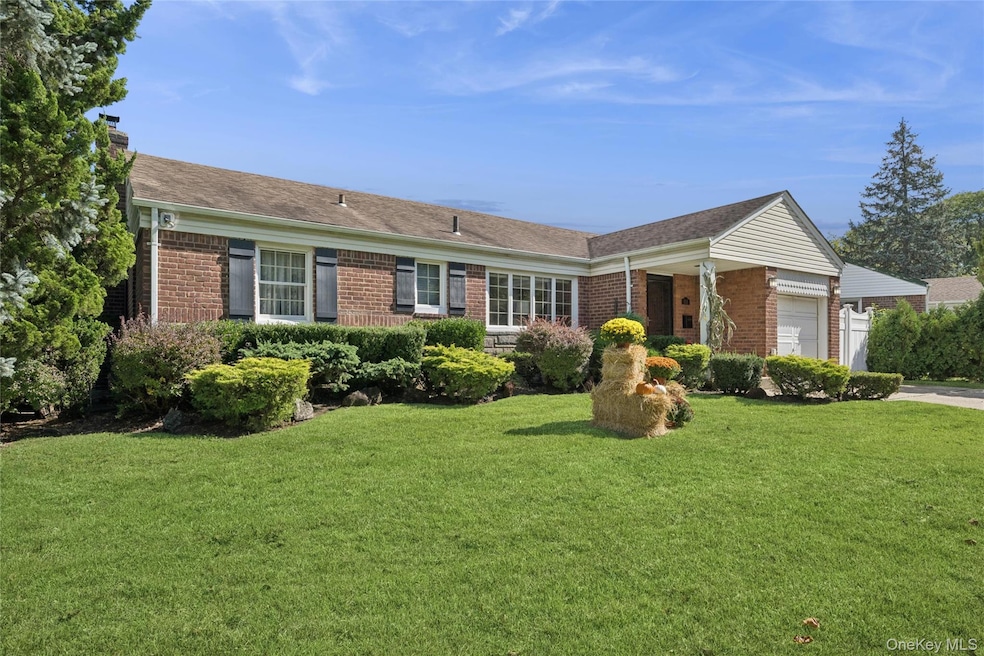 818 Palmetto Dr, Franklin Square, NY 11010 - photo 1