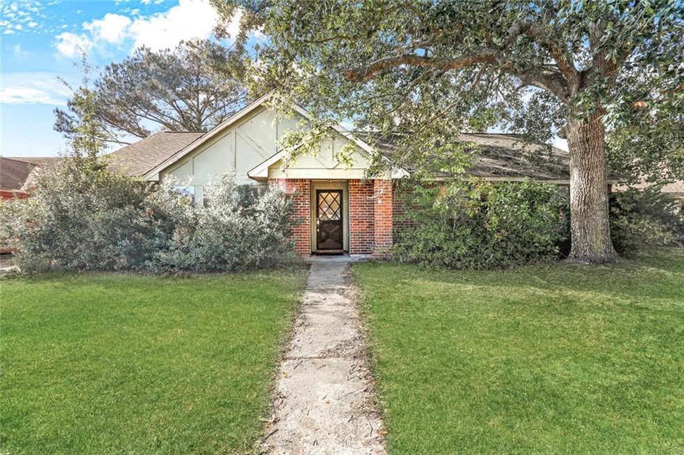 811 Lake Arthur Ct, Slidell, LA 70461 - photo 1