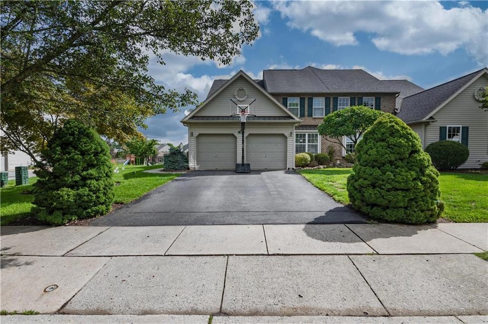 2183 Rolling Meadow Dr, Macungie, PA 18062 - photo 1