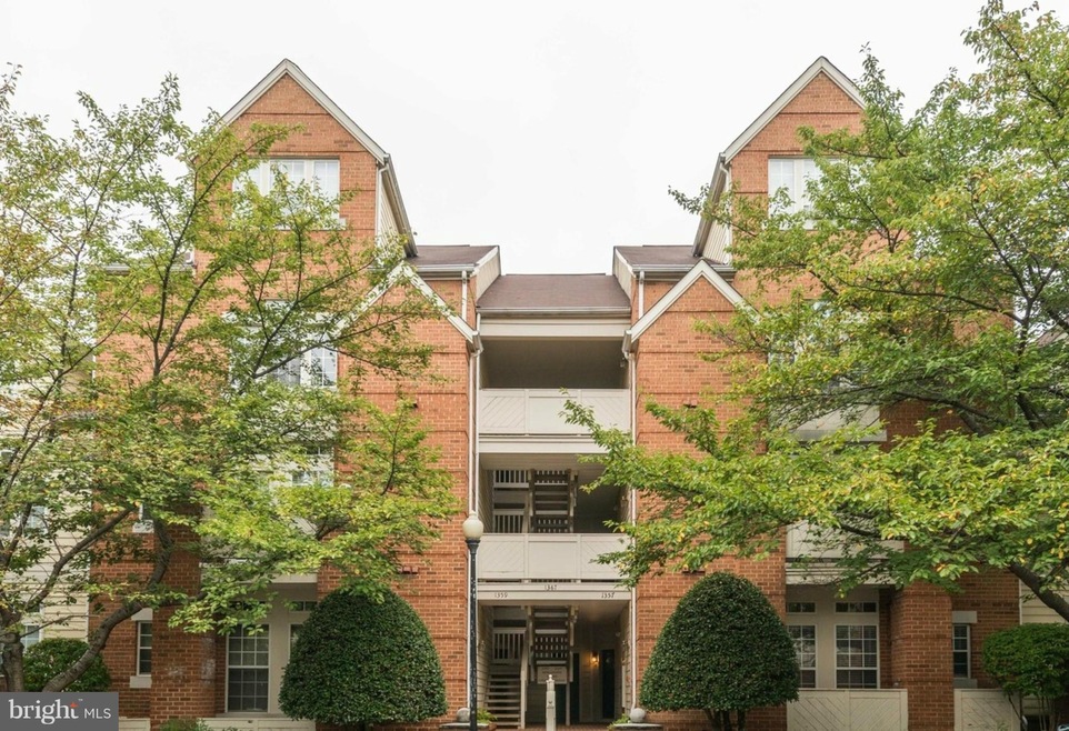 1367A Garden Wall Cir unit 709, Reston, VA 20194 - photo 1