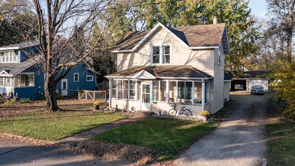 119 Maple St, Waupaca, WI 54981 - photo 1