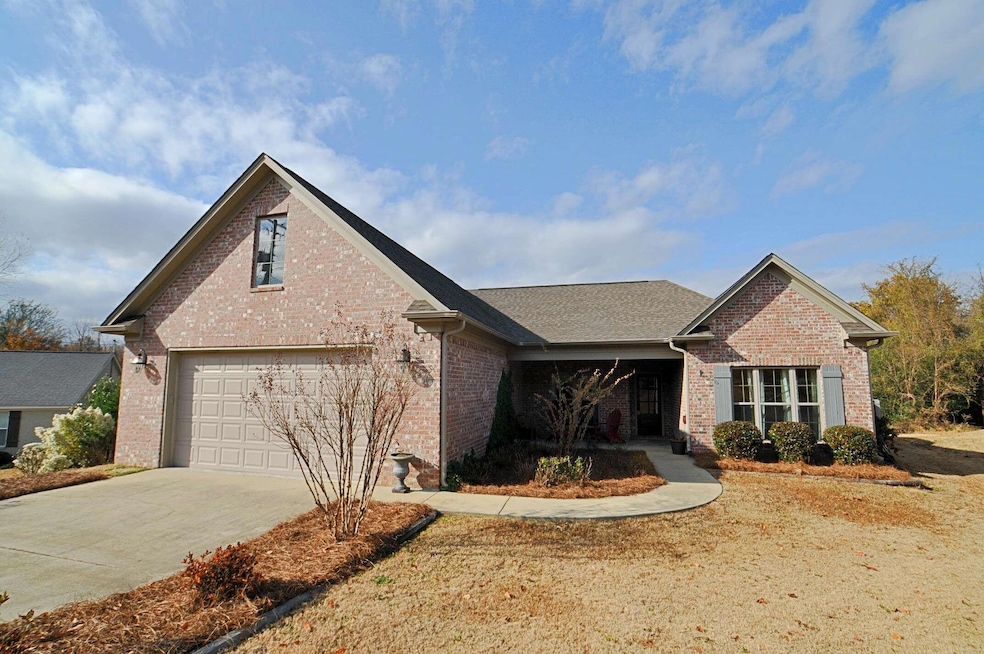 914 Lynn Cir, Tupelo, MS 38804 - photo 1
