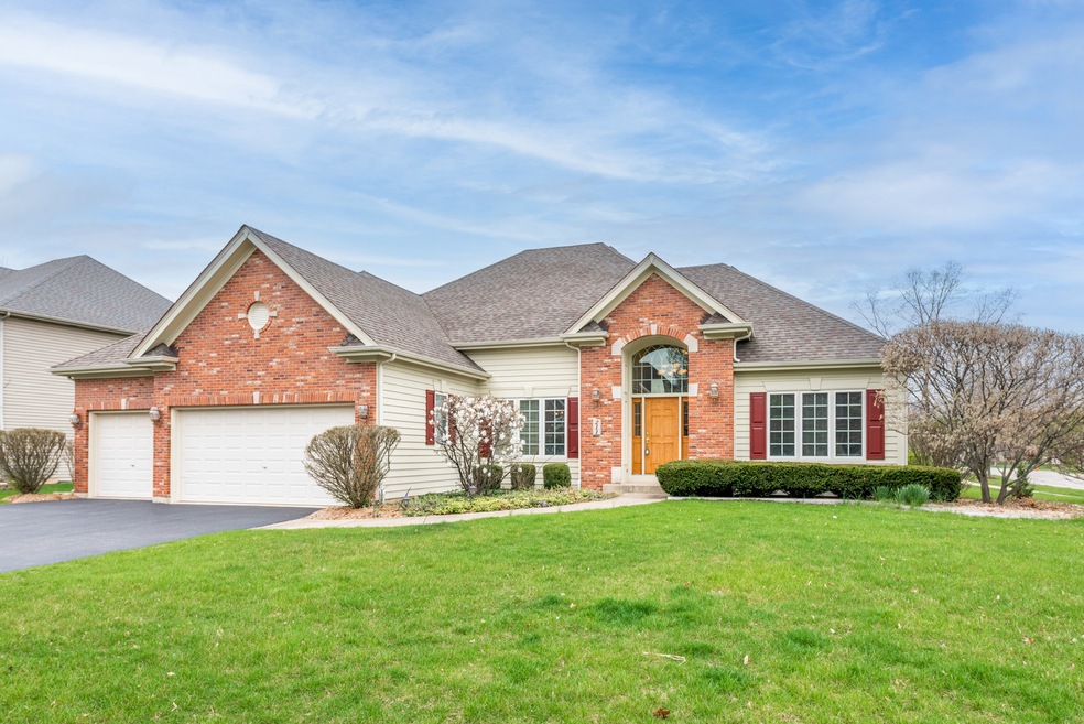 211 Robinson Way, Batavia, IL 60510 - photo 1