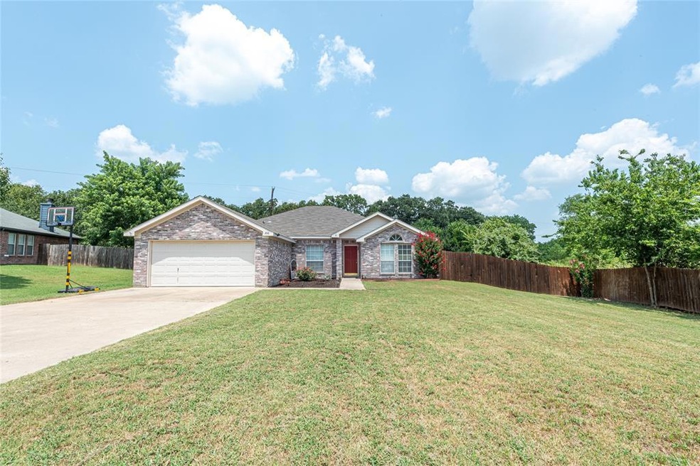 306 Dalhart Ct, Weatherford, TX 76086 - photo 1