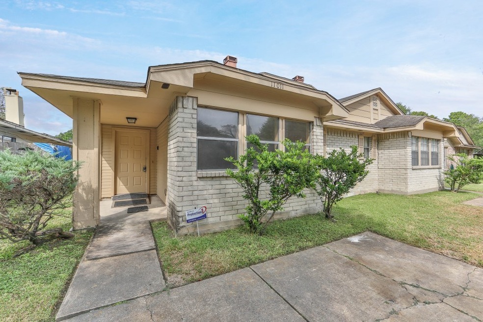11011 Tridens Ct, Houston, TX 77086 - photo 1