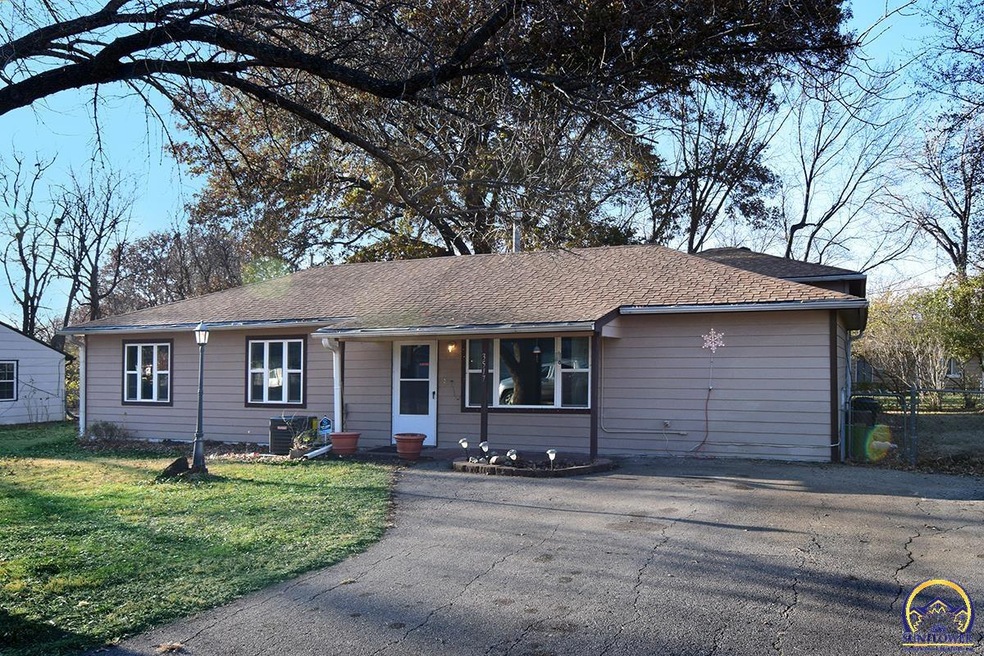 3517 SW Mayo Ave, Topeka, KS 66611 - photo 1