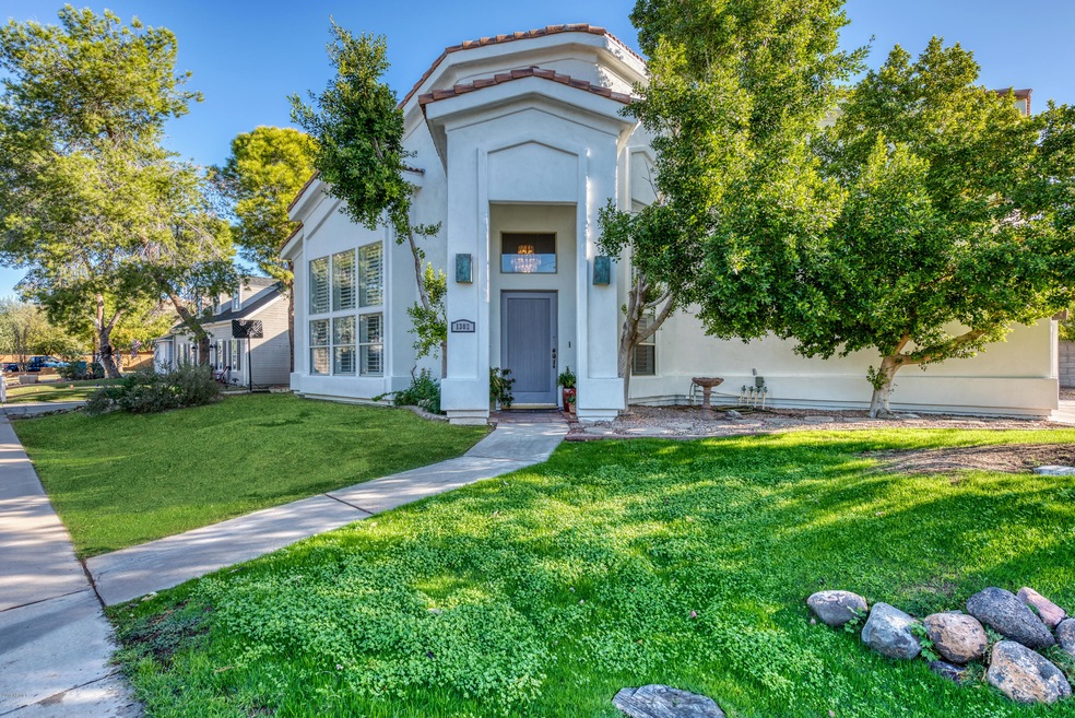 1302 E Harmont Dr, Phoenix, AZ 85020 - photo 1