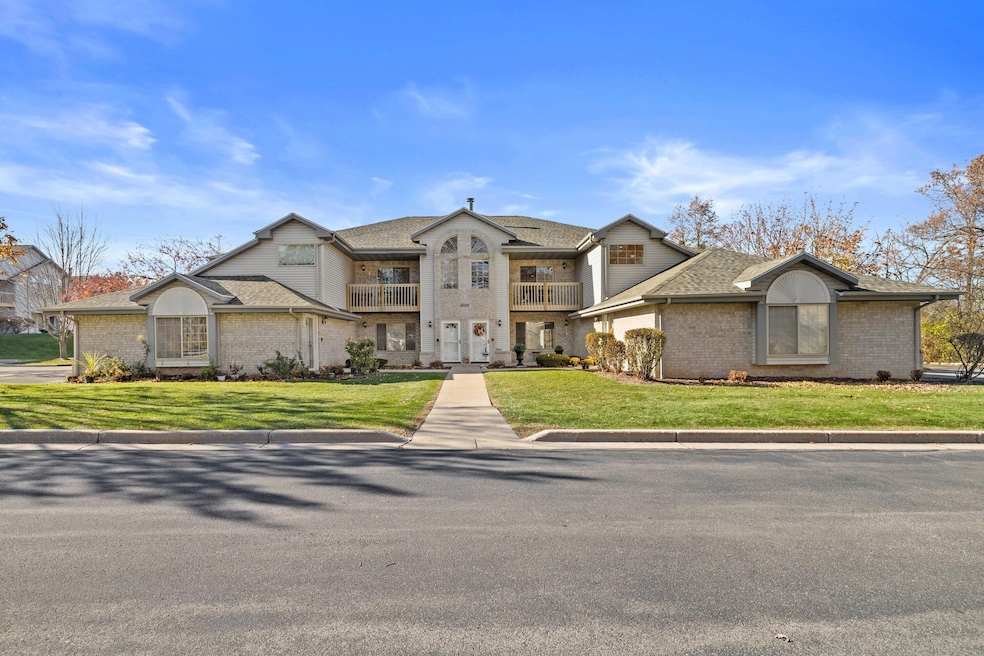 9322 W Loomis Rd unit 4, Franklin, WI 53132 - photo 1