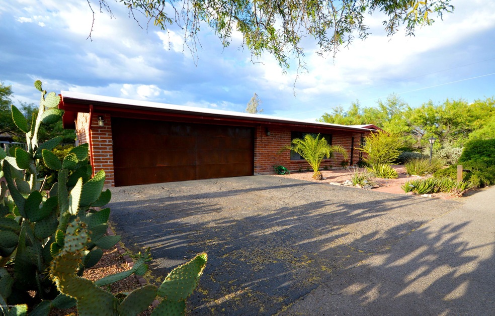 2476 N Shade Tree Lane