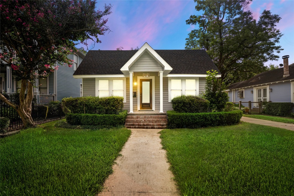 1536 Columbia St, Houston, TX 77008 - photo 1