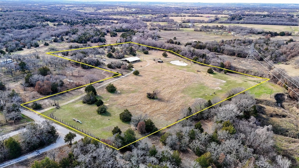 Birds eye view of property featuring a rural view