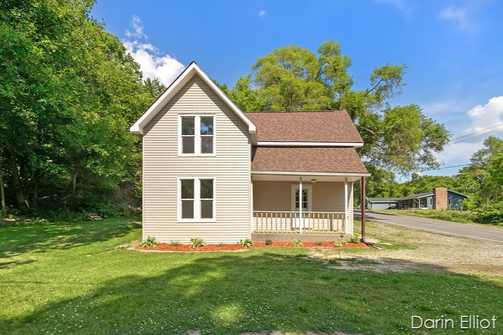 722 N Jefferson St, Ionia, MI 48846 - photo 1