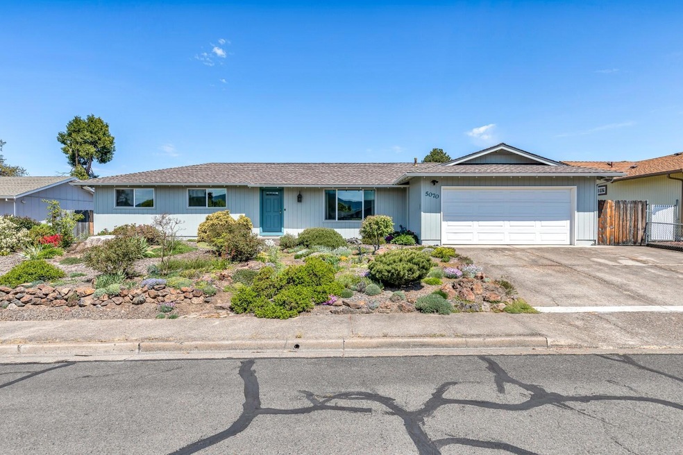 5070 Rock Way, Central Point, OR 97502 - photo 1