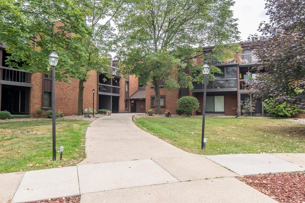 4215 N 100th St unit 346, Milwaukee, WI 53222 - photo 1