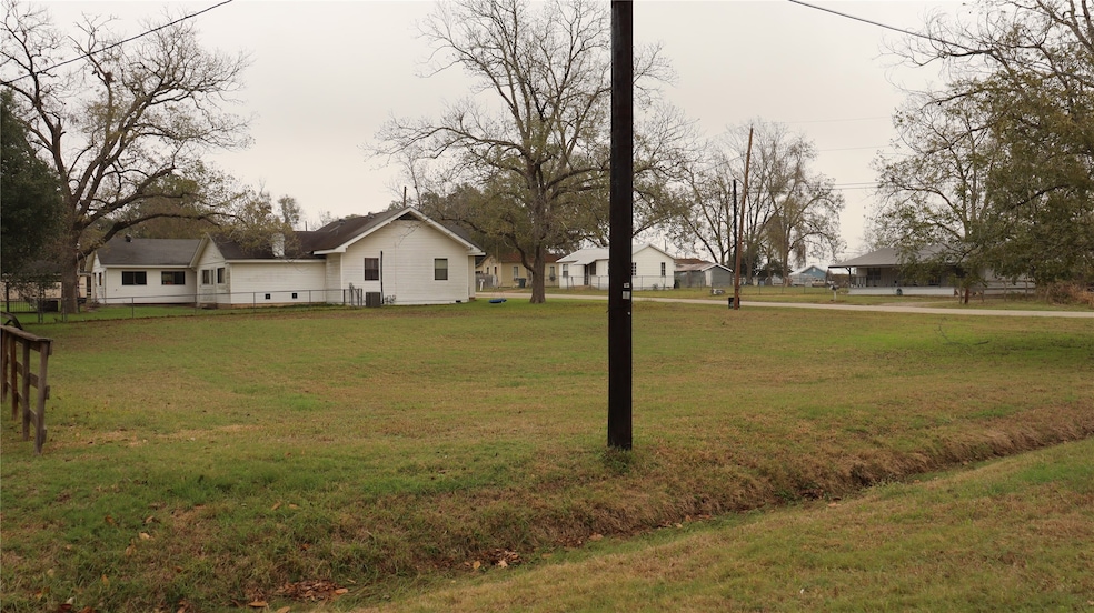 TBD Malleck St, Columbus, TX 78934 - photo 1