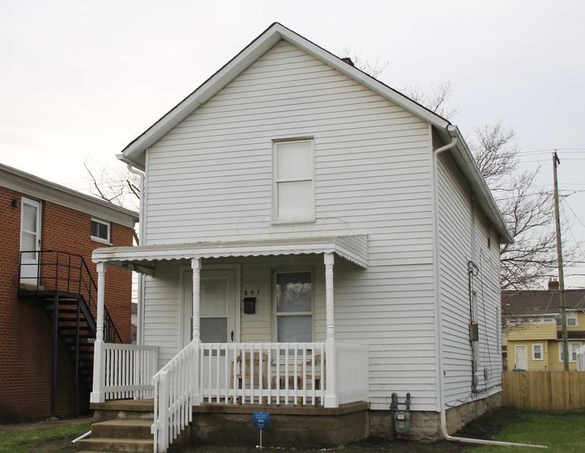897 E 12th