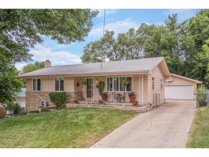 2422 Mansfield Dr, Des Moines, IA 50317 - photo 1