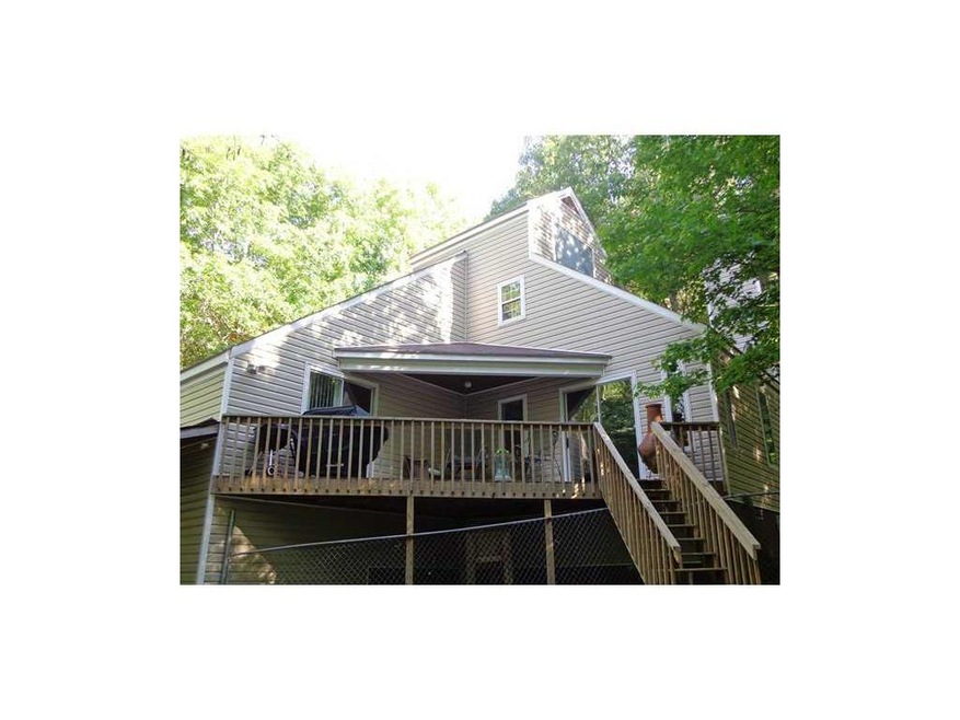 Exterior Front. Quiet and Peaceful place on Lake L