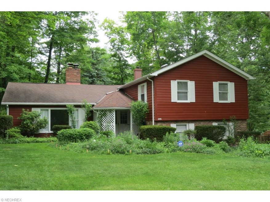 686 Briarcliff Drive, Aurora OH