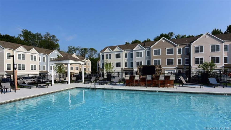 71 Mayfair Square unit 18, Danbury, CT 06810 - photo 1