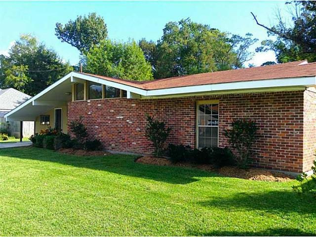 Facade/Exterior Front. Excellent Curb Appeal