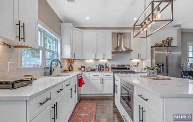 53 Stuyvesant Ct, Clifton, NJ 07013 - photo 1