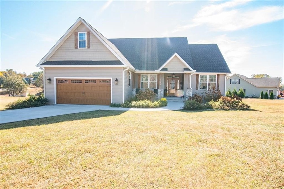 2000 Aberdeen Ln, Walhalla, SC 29691 - photo 1