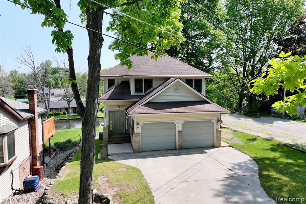 11265 N Shore Dr, Whitmore Lake, MI 48189 - photo 1