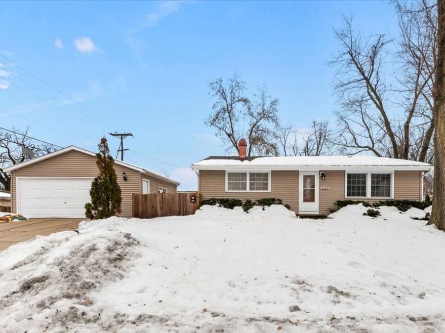 1265 Navajo Dr, Carpentersville, IL 60110 - photo 1