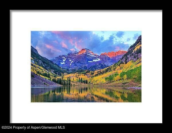 autumn-colors-at-maroon-bells-and-lake-d