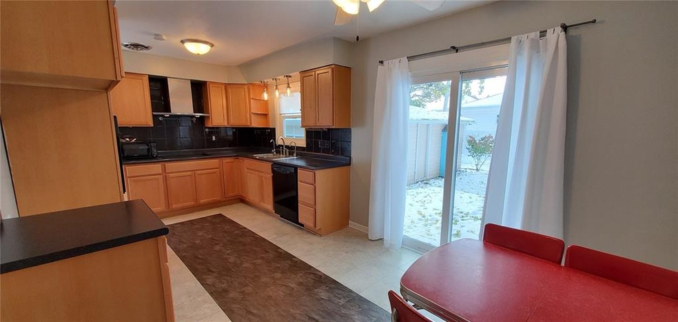 356 22nd St NW, Cedar Rapids, IA 52405 - photo 1