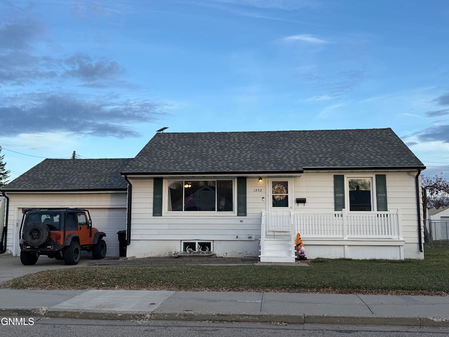 1232 8th Ave W, Williston, ND 58801 - photo 1