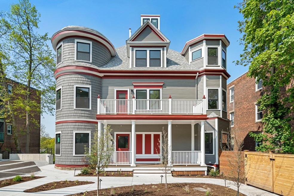 111 Winthrop Rd unit 4, Brookline, MA 02445 - photo 1