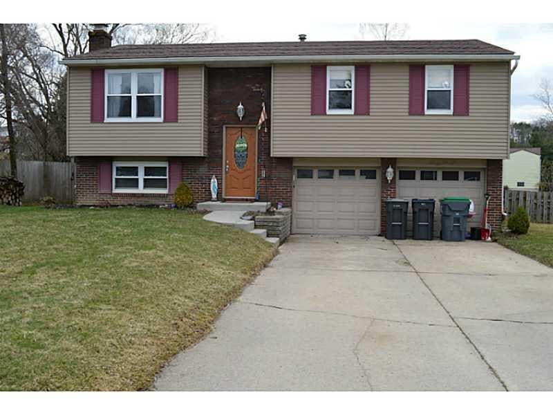 Exterior Front. Welcome to 109 Wynmdere!  Large dr