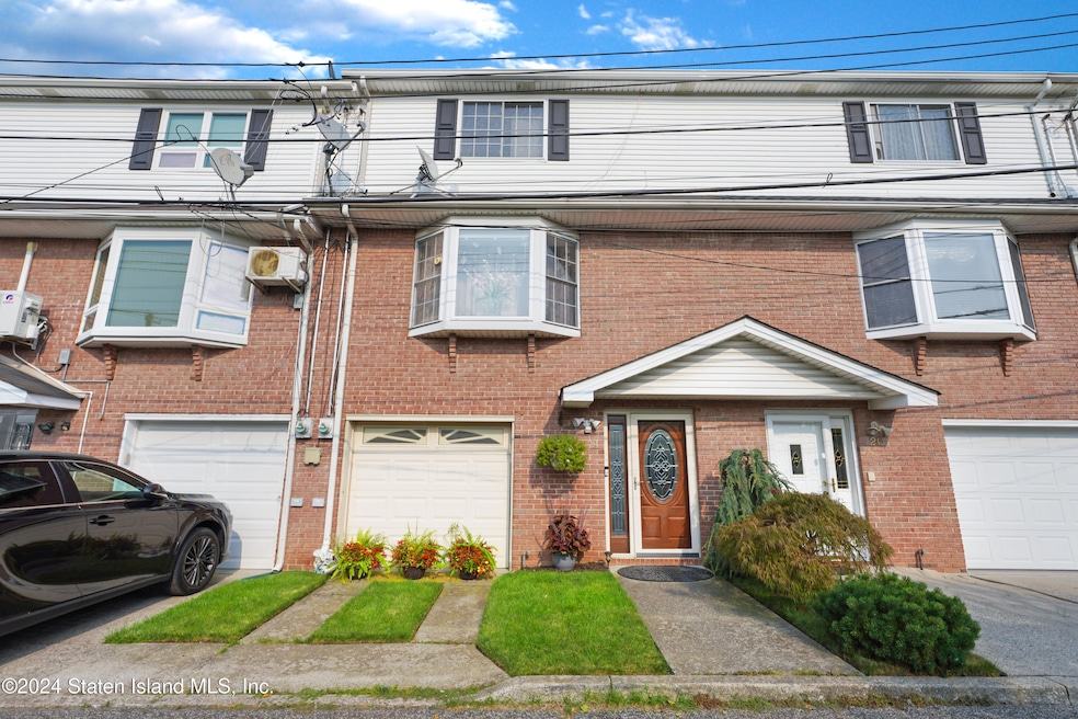 18 Ragazzi Ln, Staten Island, NY 10305 - photo 1