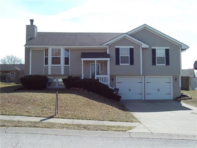 1709 Roberta Dr, Raymore, MO 64083 - photo 1