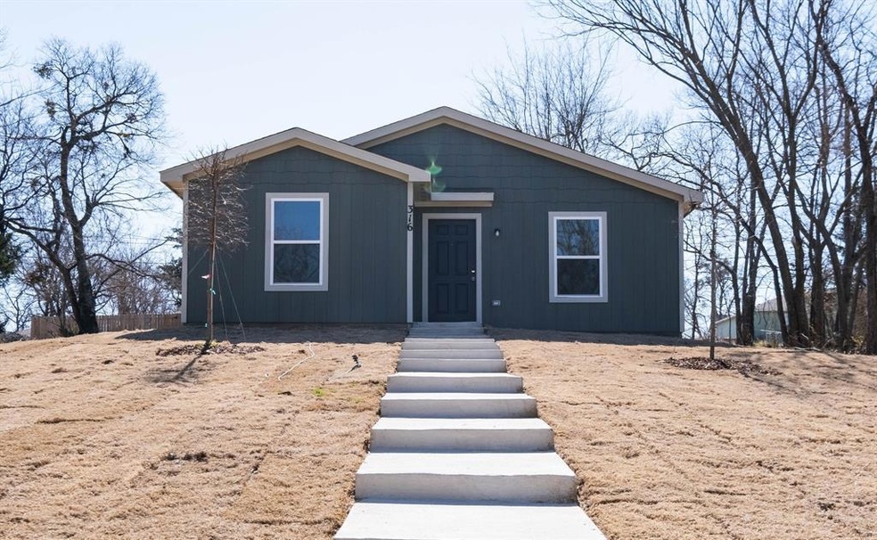 316 W Walker St, Denison, TX 75020 - photo 1