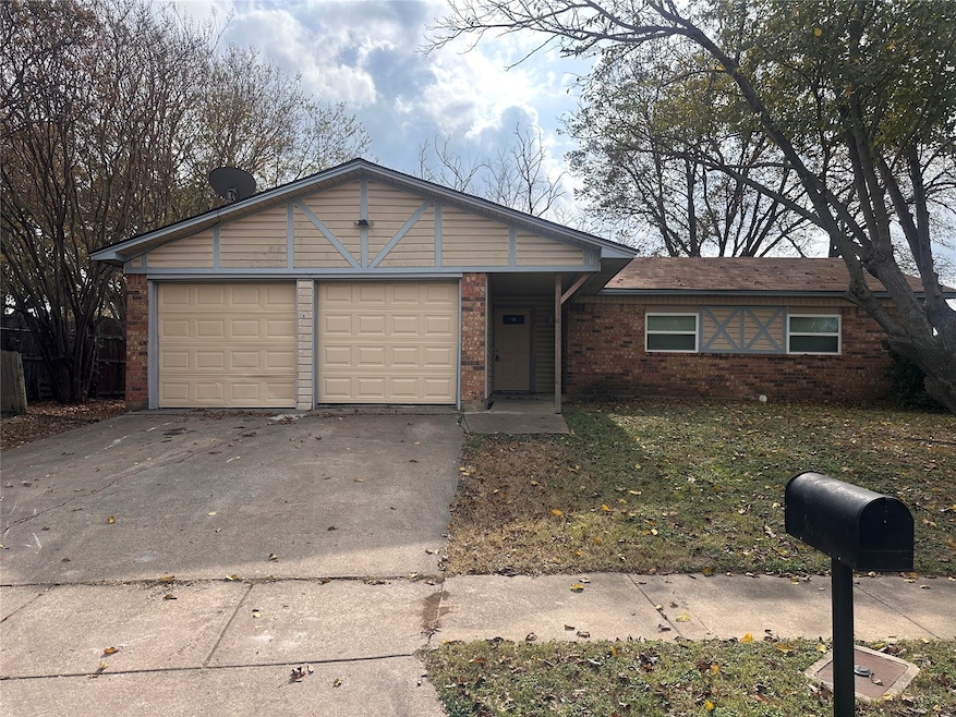 2812 Eddie Place, Fort Worth, TX 76140 - photo 1