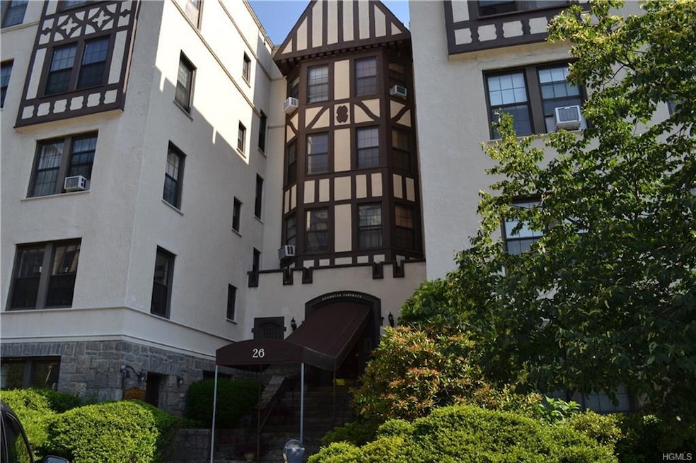 26 Pondfield Rd W unit 3E, Bronxville, NY 10708 - photo 1