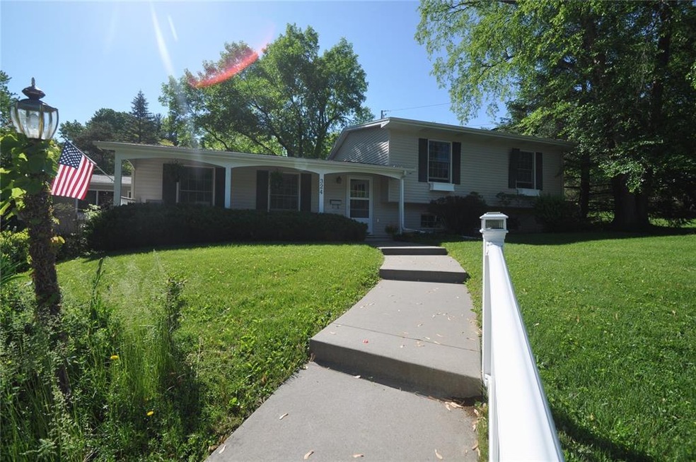 324 Indiandale Rd SE, Cedar Rapids, IA 52403 - photo 1